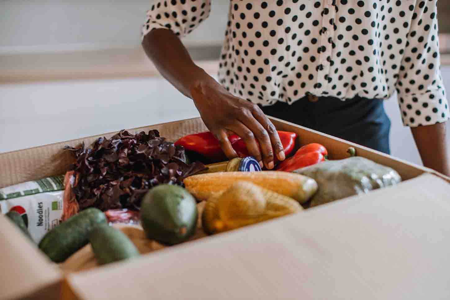 廃棄される食品を大量に救う。Food Rescue Hub